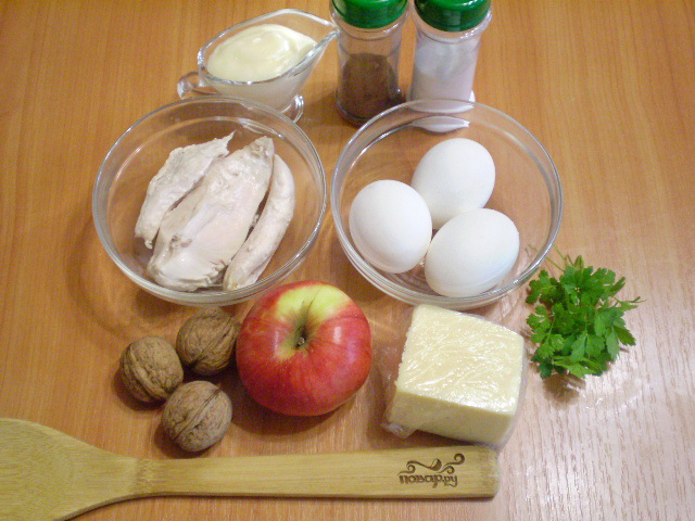 Рецепт Слоеный салат с курицей и орехами