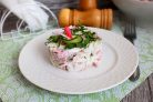 Салат из крабовых палочек и ветчины