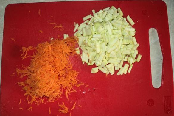 Рецепт Кабачки с морковью тушеные