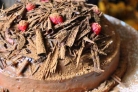 Шоколадный торт с шоколадной стружкой