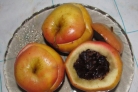 Печеные яблоки с черносливом