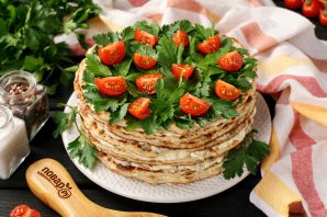 Мясной закусочный торт с грибами и маринованными огурцами