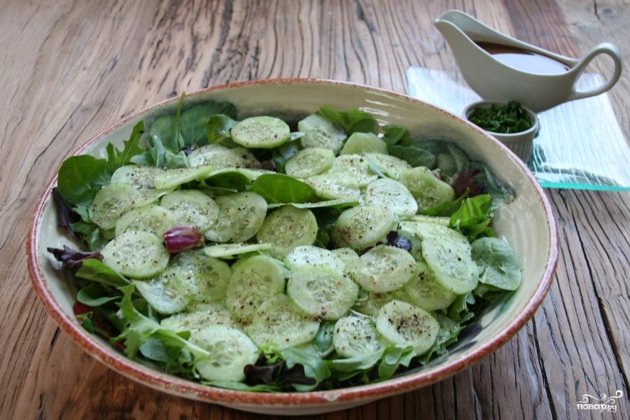 Рецепт Салат из зелени и огурцов