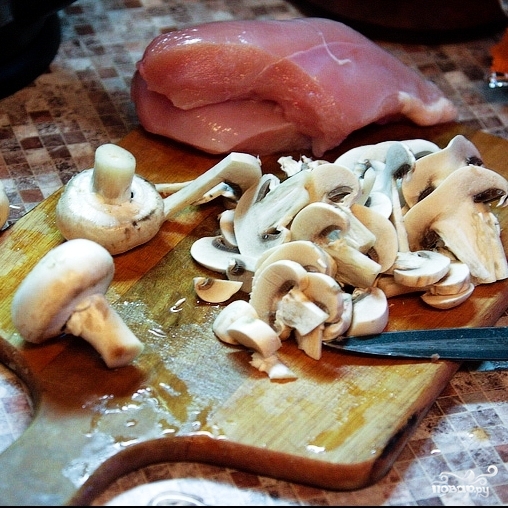 Рецепт Курица с грибами в сливочном соусе