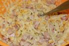 Салат с кукурузой и колбасой