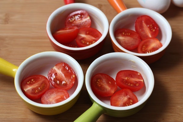 Рецепт Яичница с креветками и помидорами