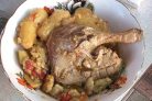 Утка, тушенная с картошкой в казане
