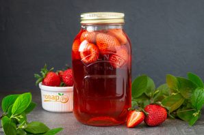 Рецепт компота из клубники на зиму