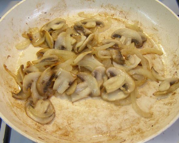 Рецепт Салат с грибами и черносливом