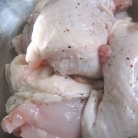 Рецепт Курица в горшочке с паприкой и сливками