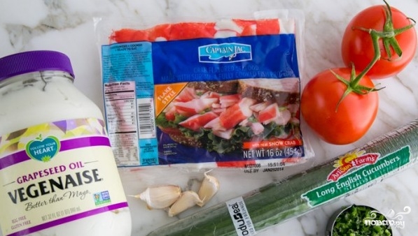 Рецепт Крабовый салат с помидорами и огурцами
