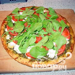 Рецепт Пицца с сыром из козьего молока и рукколой