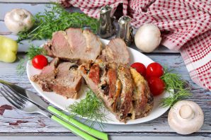 Мясная "гармошка" с сыром и грибами