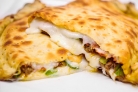 Пицца кальцоне с курицей