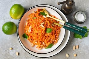 Постный салат из моркови