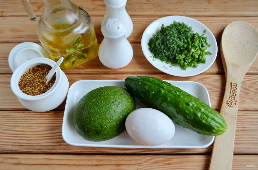 Весенний салат с авокадо и огурцом