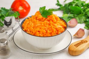 Салат из моркови с чесноком