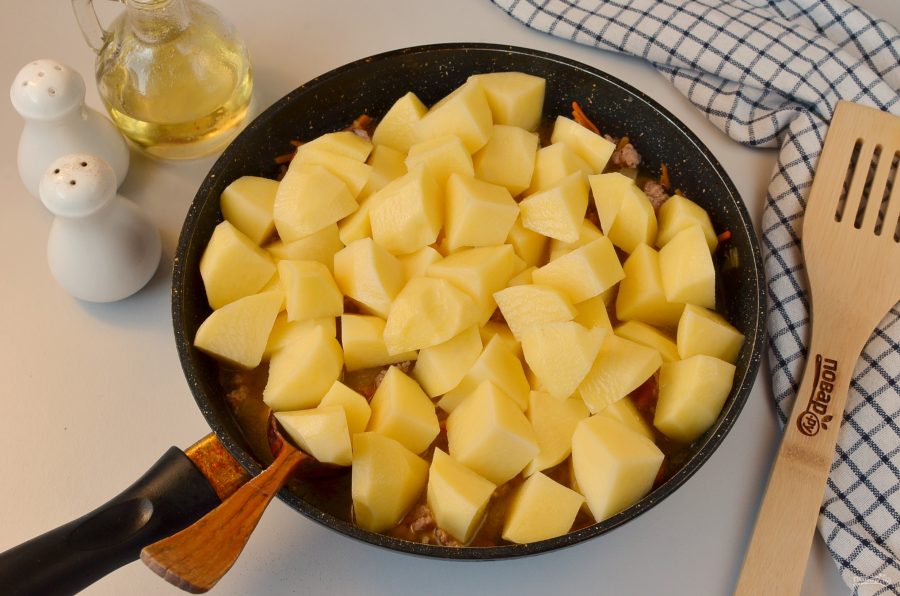 Картофель кусочки. Рецепты картошки на сковороде простые