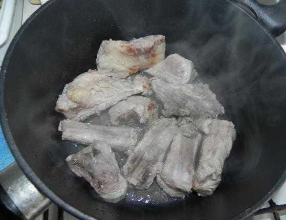 Рецепт Свиные ребрышки, тушеные в казане