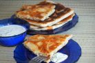 Лепешки с курицей и сыром