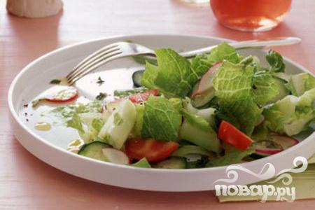 Рецепт Салат с редиской, помидорами и йогуртом