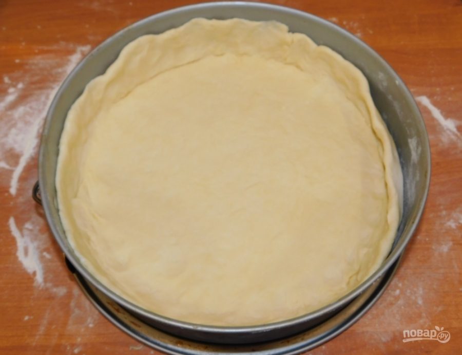 Несладкое тесто для духовки. Тесто кефирное для пирога. Тесто на кефире для пирога. Украшение пирога тесто из кефира.