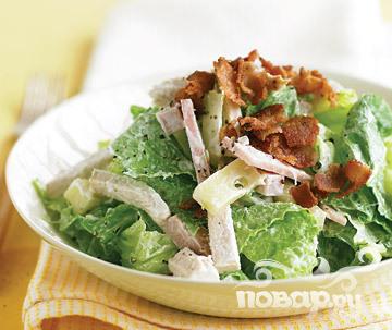 Рецепт Салат с беконом, индейкой и сыром