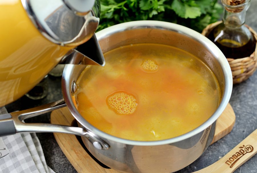 Как солить суп