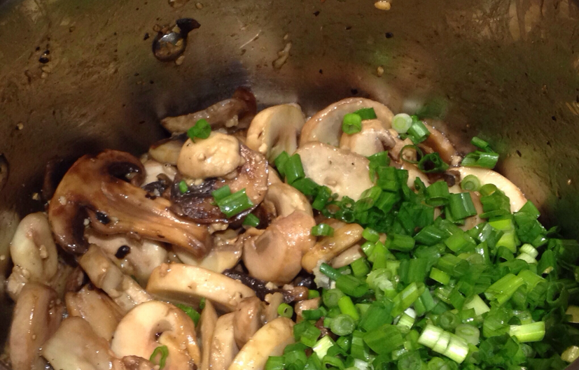 Свежие грибы на сковороде рецепт. Грибы в сливках на сковороде рецепт.
