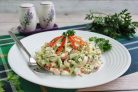 Салат из крабовых палочек с луком и зеленью