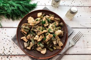Стручковая фасоль с шампиньонами и курицей