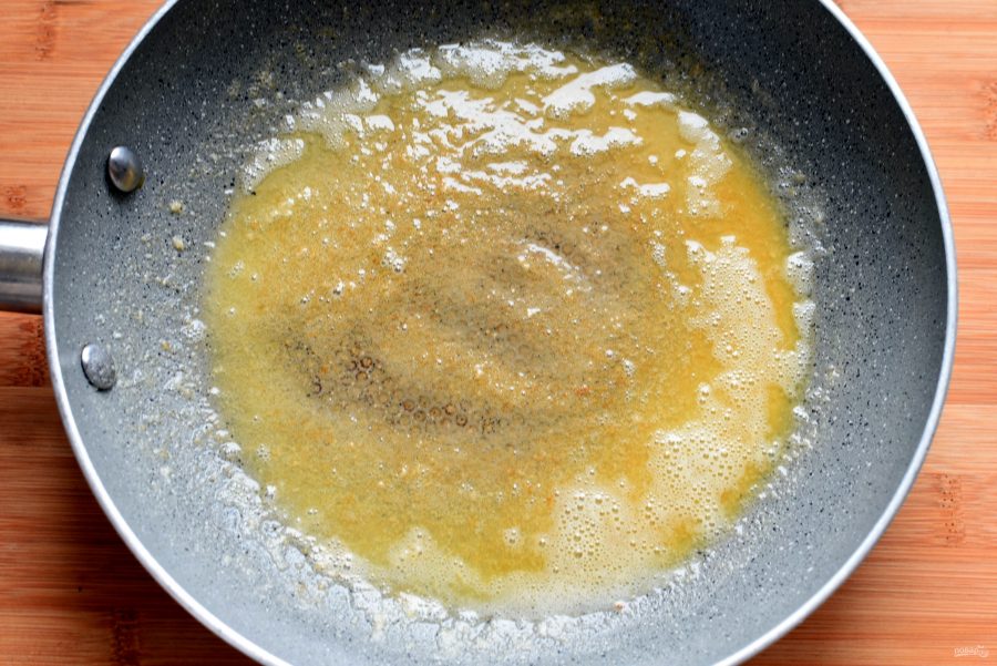 Как обжарить муку на сковороде для супа