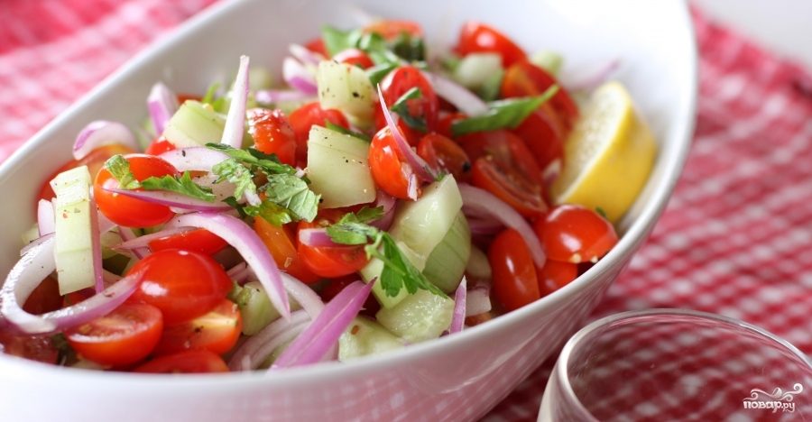 Рецепт Салат с помидорами, огурцами и мятой