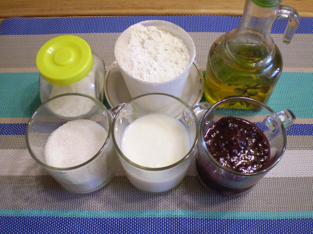 Рецепт Коврижка с вареньем на кефире