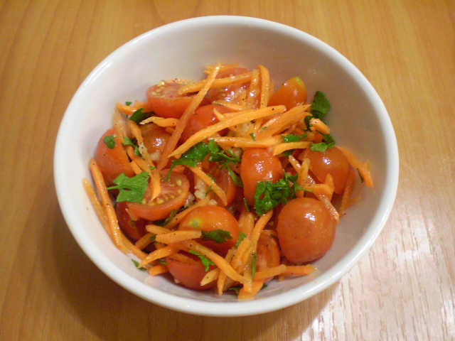 Морковь с чесноком и маслом рецепт. Морковь и помидор.