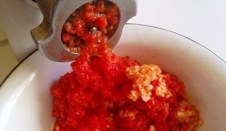 Рецепт Аджика из красной смородины на зиму