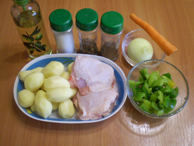 Рецепт Бедро куриное с картошкой в духовке