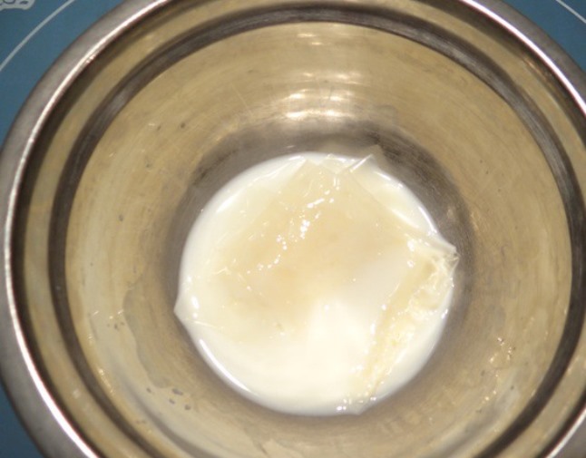 Крем из пудинга в пакетиках. Желатин растворился в молоке. Крем вытек из пирога. Soak m 4000 - boiled Milk.