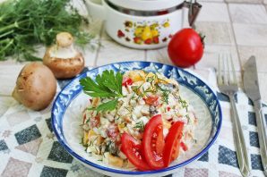 Салат "Любимый" с курицей и грибами