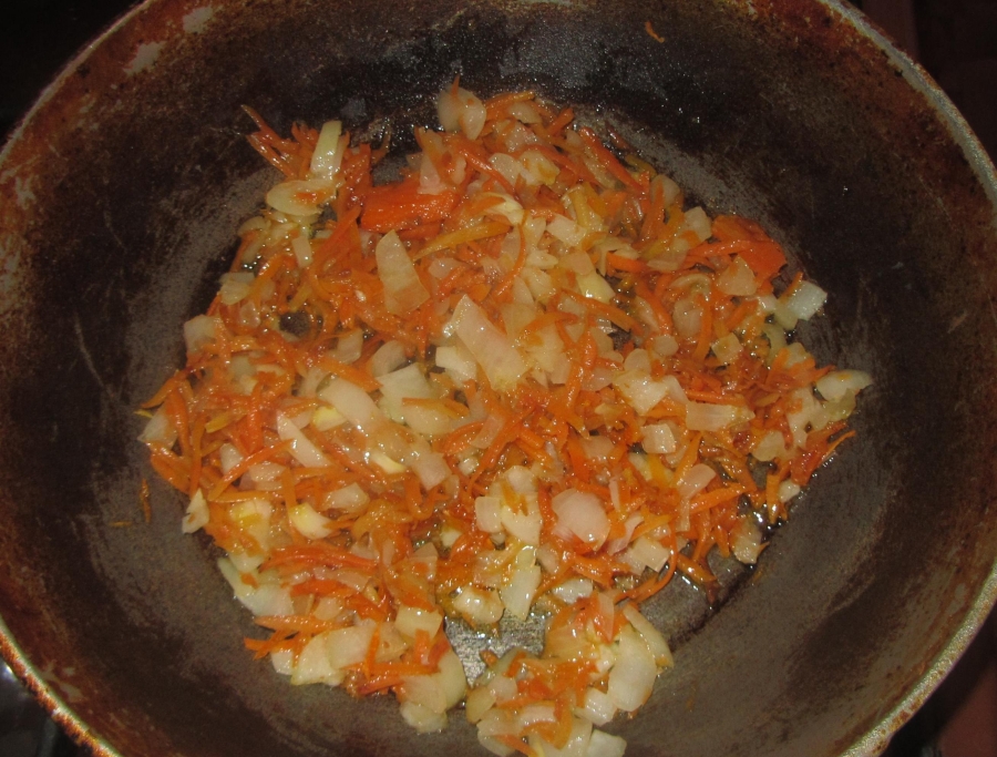 Жареная печень с луком и морковью рецепт с фото пошагово на сковороде