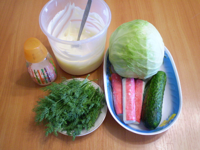 Капустный салат с крабовыми палочками