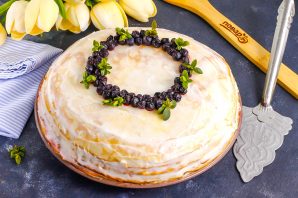 Блинный торт с черникой