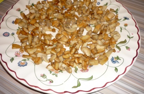 Рецепт Салат с ананасами и грибами