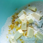 Рецепт Булочки с малиной и лимонной глазурью