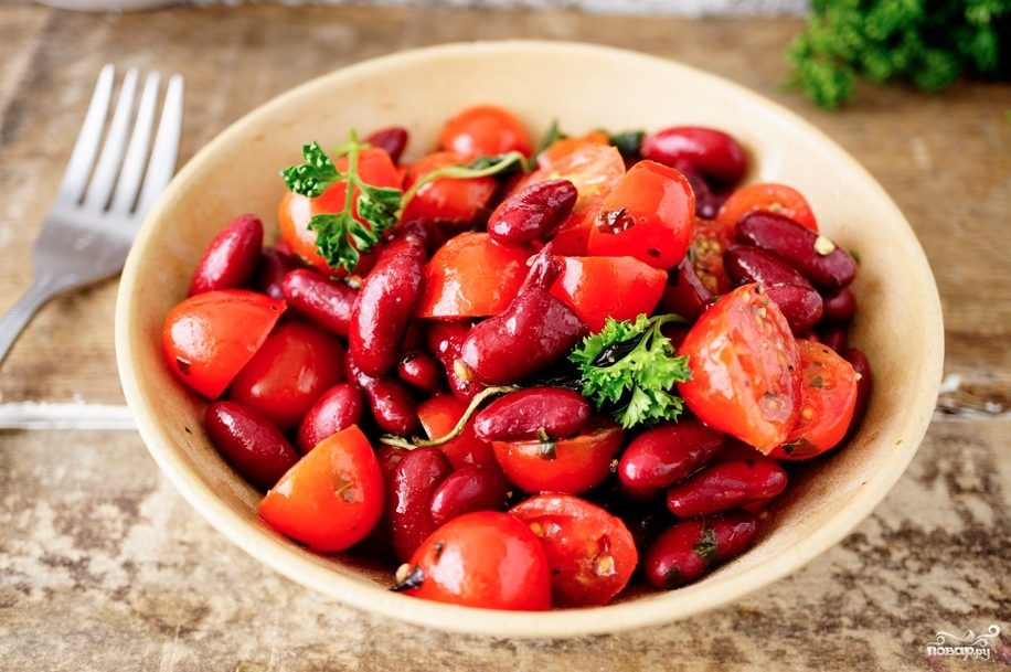 Рецепт Салат с красной фасолью и помидорами