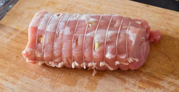 Рецепт Сочная свинина с чесноком в духовке