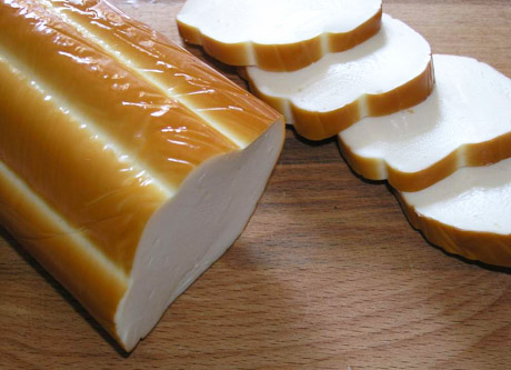 Рецепт Салат с копченым колбасным сыром