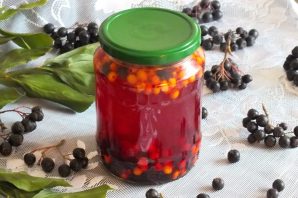 Компот из облепихи и черноплодной рябины
