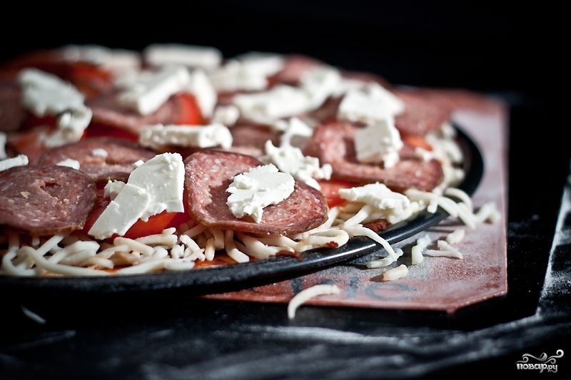 Рецепт Пицца с брынзой и колбасой