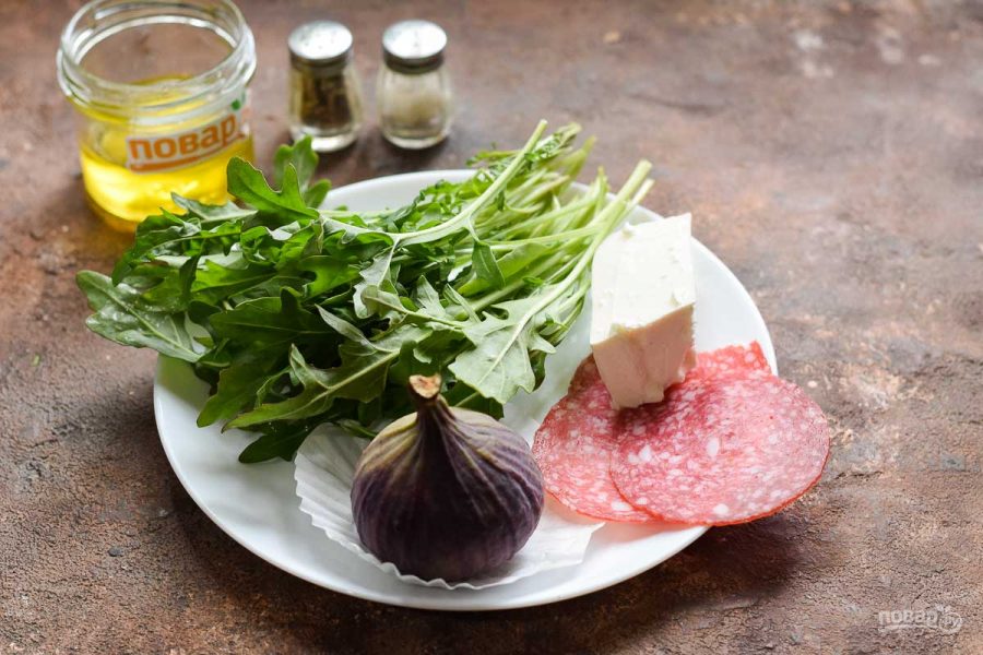 Салат с инжиром и рукколой